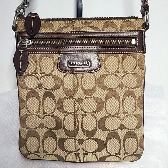 Coach Signature Jacquard Shoulder Bag Crossbody #42190 w/ hangtag - Picture 1 of 16